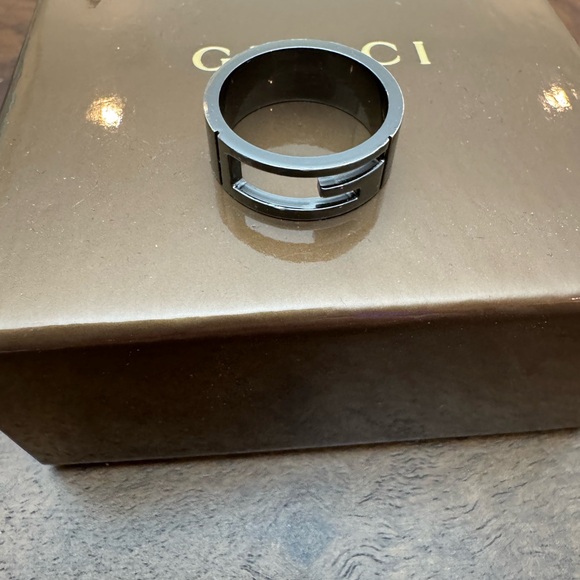 Gucci Cutout Ring G Logo Band Gunmetal - Picture 2 of 5